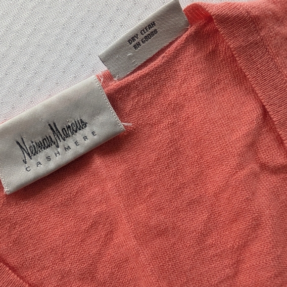 Neiman Marcus Coral V-Neck Sweater - Picture 4 of 9